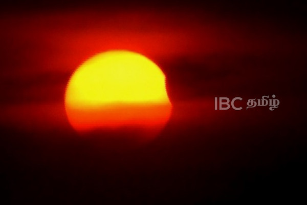 யாழில் தென்பட்ட சூரிய கிரகணம்..! (படங்கள்) | Solar Eclipse In Jaffna