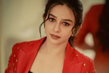 Sshhh 3 வெப் தொடரில் அதிர்ச்சி கொடுத்த திவ்யா கணேசனின் க்யூட் புகைப்படங்கள்..