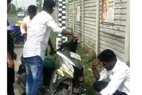 விபத்தில் படுகாயமடைந்த ரசிகர்கள்.. கண்டுக்காமல் சென்ற நடிகர் விஜய் | Vijay Fans Accident