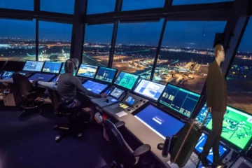 நாட்டை விட்டு வெளியேறும் விமான போக்குவரத்து கட்டுப்பாட்டாளர்கள்