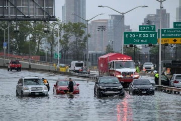 நியூயோர்க்கில் ஆபத்தான புயல்: அவசர நிலை பிரகடனம்