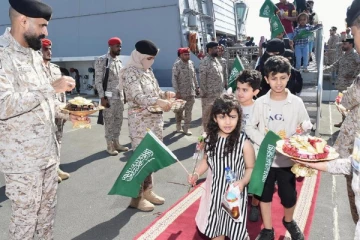 சூடானிலிருந்து 150 பேரை கப்பல் மூலம் மீட்ட முக்கிய நாடு!