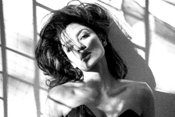 எல்லைமீறி கவர்ச்சியில் நடிகை சோபிதா - ஹாட் ஸ்டில்கள்