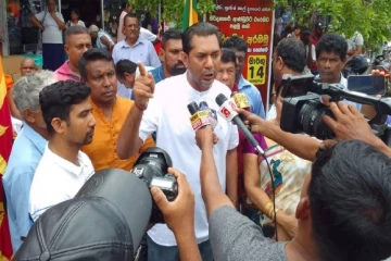 சுரேஷ் சலே கைதுக்குக் கூட்டு எதிரணி கடும் கண்டனம்: ஒரு இலட்சம் கையொப்பம் திரட்டும் போராட்டம் ஆரம்பம்!