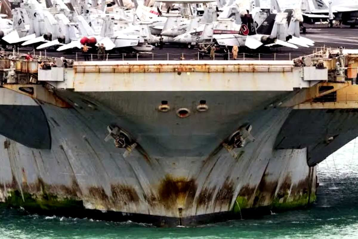 USS Abraham Lincoln rusted after 286 days at sea USS Abraham Lincoln rusted after 286 days at sea