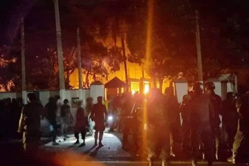 கோட்டாபயவின் ஆஸ்தான சோதிடர் ஞானக்காவின் வீடும் கொளுத்தப்பட்டது
