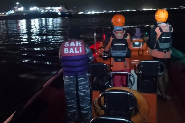 இந்தோனேசியாவில் படகு கவிழ்ந்து விபத்து ; 43 பேர் மாயம்! | Boat Capsizes In Indonesia 43 People Missing