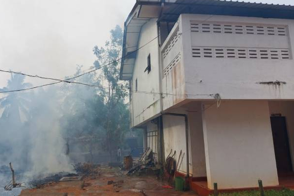 வவுனியாவில் குப்பையை எரித்ததால் ஏற்பட்ட அசம்பாவிதம்! | Fire Accident Caused Burning Garbage In Vavuniya