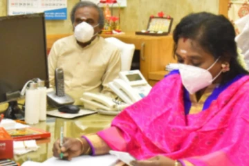 வெள்ளத்தில் அடித்துச் சென்ற பெண் உடல் மீட்பு- ரூ.4 லட்சம் கருணை நிதியுதவி