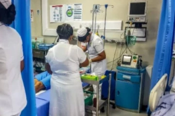 நான்கு மாணவர்கள் மது அருந்தியதாக சந்தேகம் ; ஒருவர் தீவிர சிகிச்சைக்கு மாற்றம்