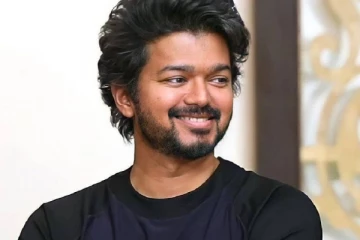 தன் வீட்டில் தேசிய கொடியை ஏற்றிய நடிகர் விஜய் - வைரலாகும் புகைப்படம்