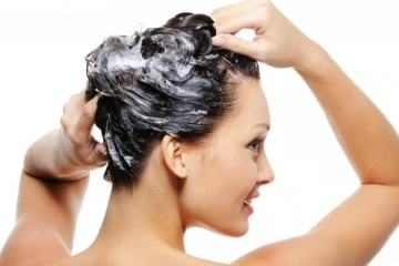 அன்றாடம் தலை முடியை அலசுபவர்களா நீங்கள்? அப்போ கண்டிப்பா இதை தெரிஞ்சுகோங்க...!