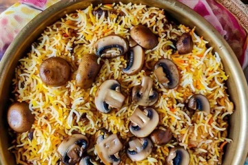 சிக்கன் பிரியாணிக்குச் சவால் விடும் காளான் பிரியாணி... செய்வது எப்படி?