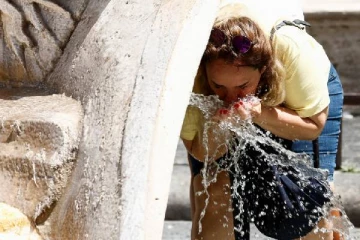 ஐரோப்பிய நாடுகளை அச்சுறுத்தும் வெப்பநிலை ; அதிர்ச்சியளிக்கும் பலி எண்ணிக்கை