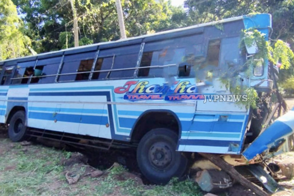 இராணுவ வீரர்கள் சென்ற பேருந்து கோர விபத்து ; 22 வீரர்கள் காயம் | Bus Carrying Military Involved In Accident இராணுவ வீரர்கள் சென்ற பேருந்து கோர விபத்து ; 22 வீரர்கள் காயம் | Bus Carrying Military Involved In Accident