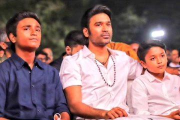 தனுஷ் இல்லாமல் அவர் மகன்களுடன் தீபாவளி கொண்டாடிய ரஜினி, ஐஸ்வர்யா.. குடும்ப புகைப்படம்