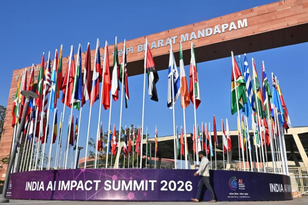 சீன ரோபோ நாயை காட்சிப்படுத்திய பல்கலைக்கழகம் - AI மாநாட்டில் இருந்து வெளியேற்றம் | Galgotias Univ Kicked Out Ai Summit For China Robo