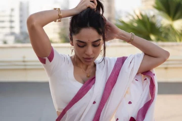 பொன்னியின் செல்வன் நடிகை ஷோபிதா துளிபாலா - மொட்டைமாடி போட்டோஷூட்