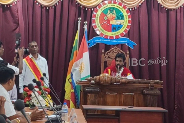 வவுனியாவில் பௌத்ததுறவி ஒருவருக்கு சிலை வேண்டும்: விடுக்கப்பட்டுள்ள கோரிக்கை | Statue Of A Buddhist Monk In Vavuniya Request