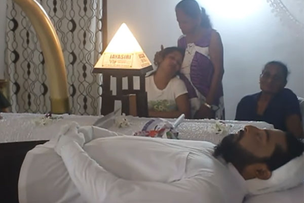 வீட்டிற்கு கொண்டு வரப்பட்ட லசந்தவின் உடல்.. கதறி அழுத மனைவி! | Lasantha S Body Brought Home