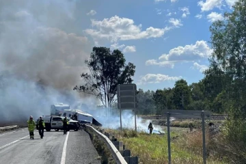 அவுஸ்திரேலியாவில் பல வாகனங்கள் மோதி கோர விபத்து