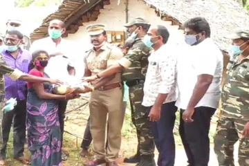 ஊரடங்கால் பாதிக்கப்பட்டவர்களுக்கு உதவிய நக்சல் தடுப்பு பிரிவு காவல்துறையினர்