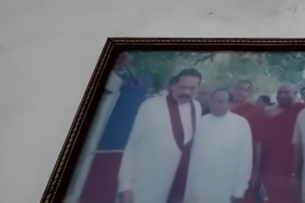 விகாரை ஒன்றுக்குள் கண்டுபிடிக்கப்பட்ட மகிந்தவின் இரகசிய அறை | Mahindas Secret Room Discovered விகாரை ஒன்றுக்குள் கண்டுபிடிக்கப்பட்ட மகிந்தவின் இரகசிய அறை | Mahindas Secret Room Discovered