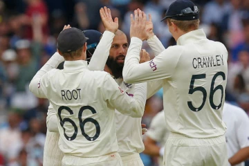 சொந்த செலவில் சூனியம் வைத்துக்கொண்ட இங்கிலாந்து வீரர்கள் -ரன்களை குவித்த இந்திய அணி