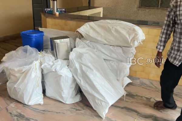 இலங்கைக்கு கடத்த முயன்ற உயர்தர முந்திரிப் பருப்பு மூட்டைகள் பறிமுதல்! | High Quality Cashew Nuts Smuggling