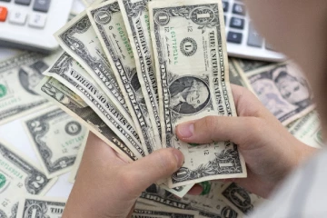 අද ඩොලරයට ලැබුණ විශේෂ වටිනාකම.. (PHOTO)