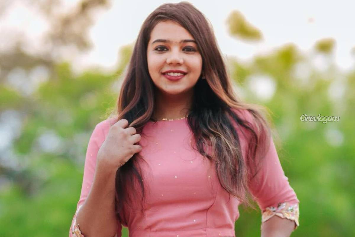பிரபல சீரியல் நடிகை ஸ்ரீநிதிக்கு நிச்சயதார்த்தம் முடிந்தது... என்ட்ரி கொடுத்த பிரபலங்கள் | Serial Actress Sreenidhi Gets Engaged