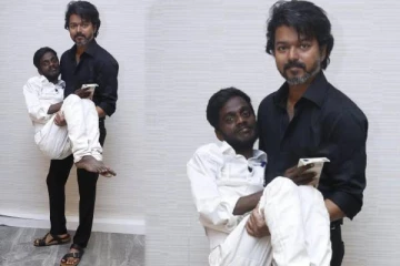 நடிகர் விஜய் அணிந்திருக்கும் செருப்பின் Brand இதுதானா?- விலை மட்டும் எவ்வளவு தெரியுமா?