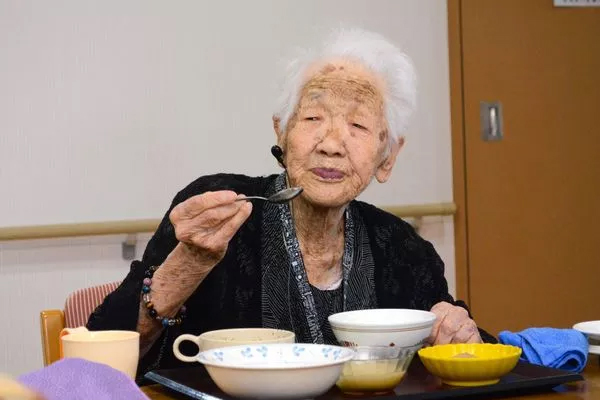 ஜப்பானியர்களின் நீண்ட ஆயுளுக்கான சீக்ரெட் என்ன தெரியுமா? ஆச்சரியப்படும் விடயம் | Japan People 100 Years Living Secret