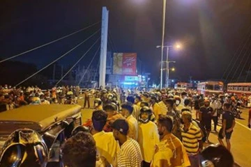 மாத்தறை நகரிலும் அமைதியின்மை -  பொலிஸார் குவிப்பு (Video)