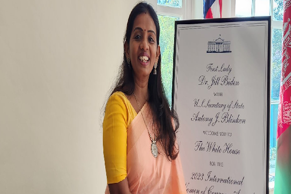 வெள்ளை மாளிகையில் விருது வழங்கி கௌரவிக்கப்பட்ட இலங்கை ரனித்தா ஞானராஜா !(Photos) | Bravest Women In The World Us Srilankan Tamil