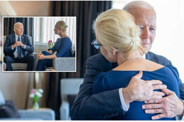நவல்னியின் மனைவி, மகளை சந்தித்து ஆறுதல் கூறிய ஜோ பைடன்! | Joe Biden Met Navalny S Wife And Daughter