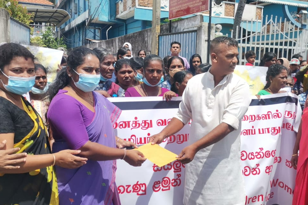 சிறுவர் மற்றும் பெண்களுக்கெதிரான வன்முறைகளுக்கு எதிராக கவனயீர்ப்பு போராட்டம் முன்னெடுப்பு (Photos) | Attention Mullaitivu Violence Children And Women
