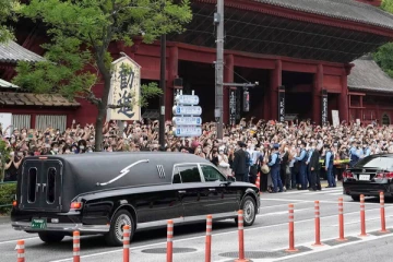 ஷியான்சோ அபேவிற்கு நீண்ட வரிசையில் காத்திருந்து மக்கள் அஞ்சலி!