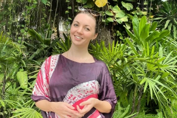 இலங்கை பொலிஸாருக்கு எதிராக பிரித்தானிய இளம்பெண் பரபரப்புக் குற்றச்சாட்டு