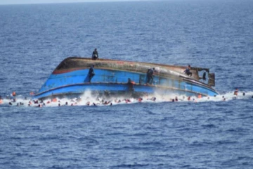 இத்தாலியில் புலம்பெயர்ந்தோரை ஏற்றிச்சென்ற படகு விபத்து