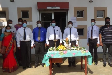 வவுனியாவில் அரச திணைக்களங்களின் பங்குபற்றுதலுடன் நடமாடும் சேவை (Video)