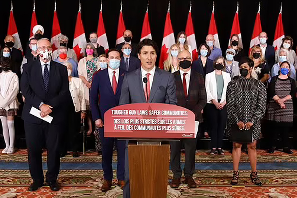 கனடாவில் துப்பாக்கிகள் வாங்க விற்க தடை: ஜஸ்டின் ட்ரூடோ அதிரடி அறிவிப்பு - தமிழ்நாடு