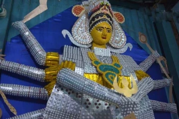 நவராத்திரி கொண்டாட்டம்: மாத்திரைகளால் இளைஞர் உருவாக்கிய அம்மன் சிலை! ட்ரண்டாக புகைப்படம்