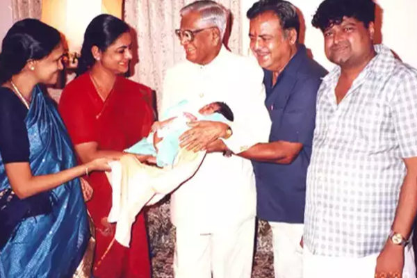 இந்தியாவின் முதல் டெஸ்ட் டியூப் பேபியை உருவாக்கிய நடிகர் ஜெமினி கணேசனின் மகள்... தற்போதைய நிலை என்ன? | Actor Gemini Ganeshans Daughter Is Gynaecologist