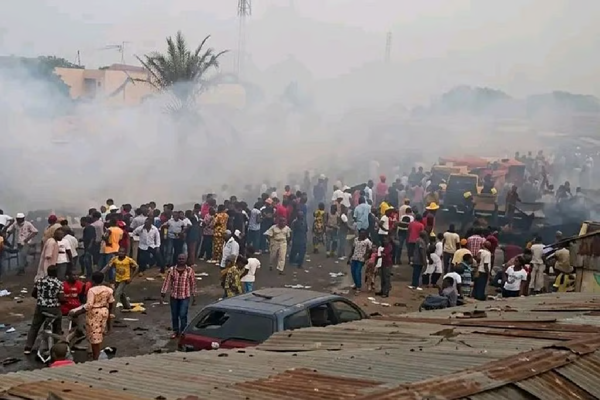 விமானப்படையால் தவறுதலாக நடத்தப்பட்ட தாக்குதல் ; 100க்கும் மேற்பட்டோர் உயிரிழப்பு | Air Force Accidental Strike Kills Over 100 People