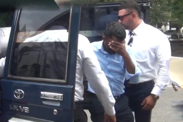 අත්අඩංගුවට පත් බැංකු කළමණාකරුවන් සුළු මොහොතකට පෙර රිමාන්ඩ් භාරයට