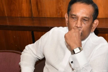 பிடியாணையை நிறுத்துங்கள் ; நீதிமன்றை கோரும் முன்னாள் அமைச்சர்