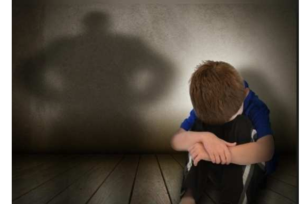 ராஜஸ்தானில் கொடூரம் - மகனை தலைகீழாக கட்டி தொங்கவிட்டு அடித்த தந்தை - வீடியோ வைரல் - தமிழ்நாடு