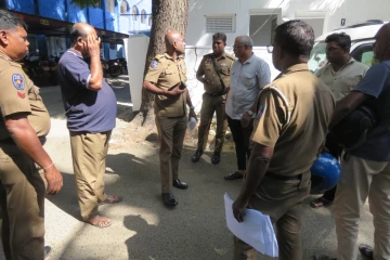தமிழர் பகுதியில் வேனுடன் பிடிபட்ட நபர் ; சிசிரிவி காணொளிகளால் நீண்டகாலம் அரங்கேறிய செயல் அம்பலம்