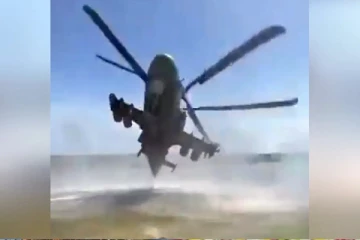 ரஷ்ய ஹெலிகாப்டரின் சாகச முயற்சியில் நேர்ந்த நிலை!